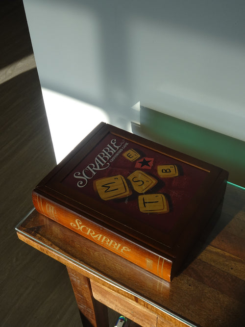Scrabble 2005 Wooden Bookshelf Edition