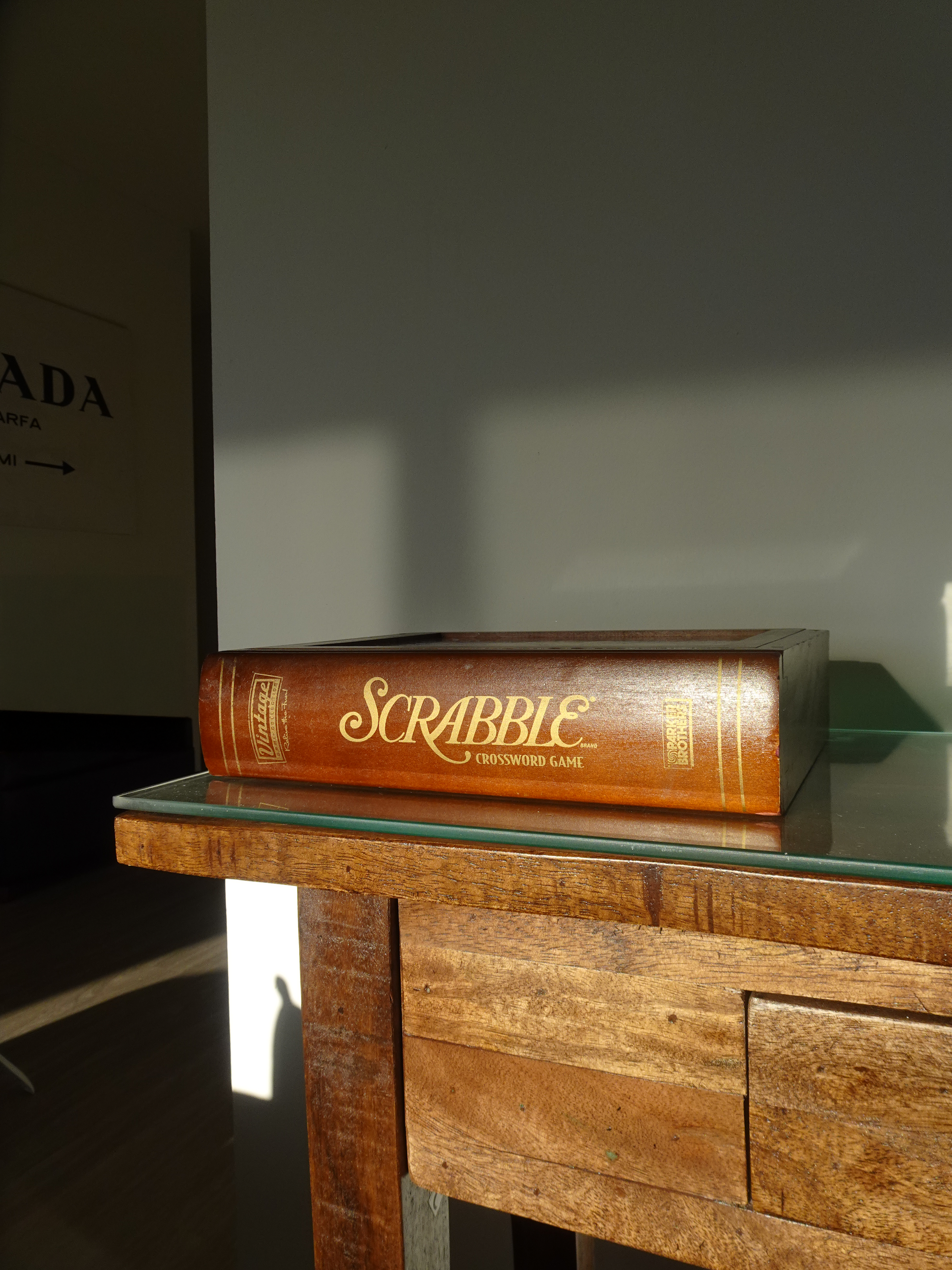 Scrabble 2005 Wooden Bookshelf Edition